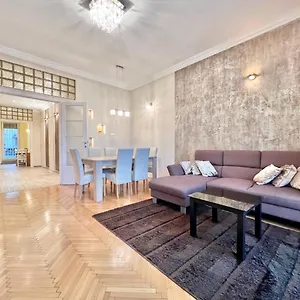 Exclusive Colourful Flat In The Apartamento Budapest